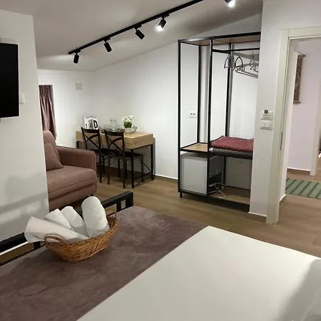 Doctor's House * Tepelene