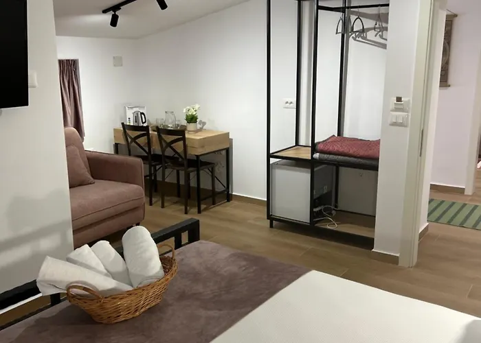 Doctor's House * Τεπελένι